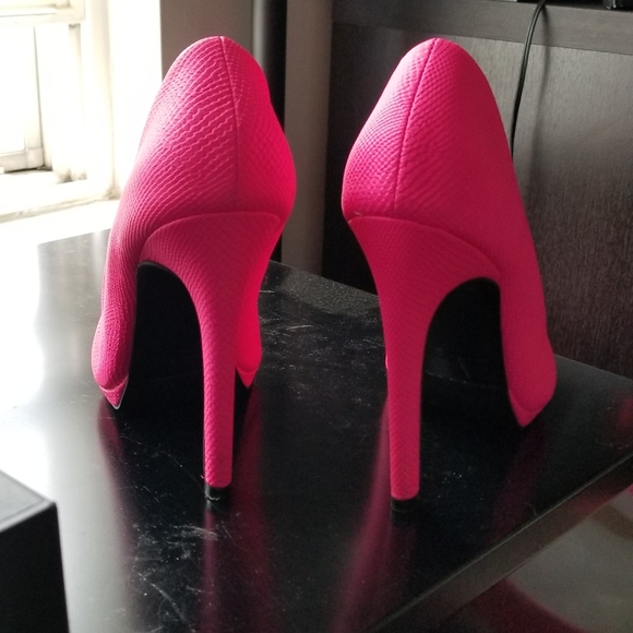 Pink heels - Picture 6 of 8